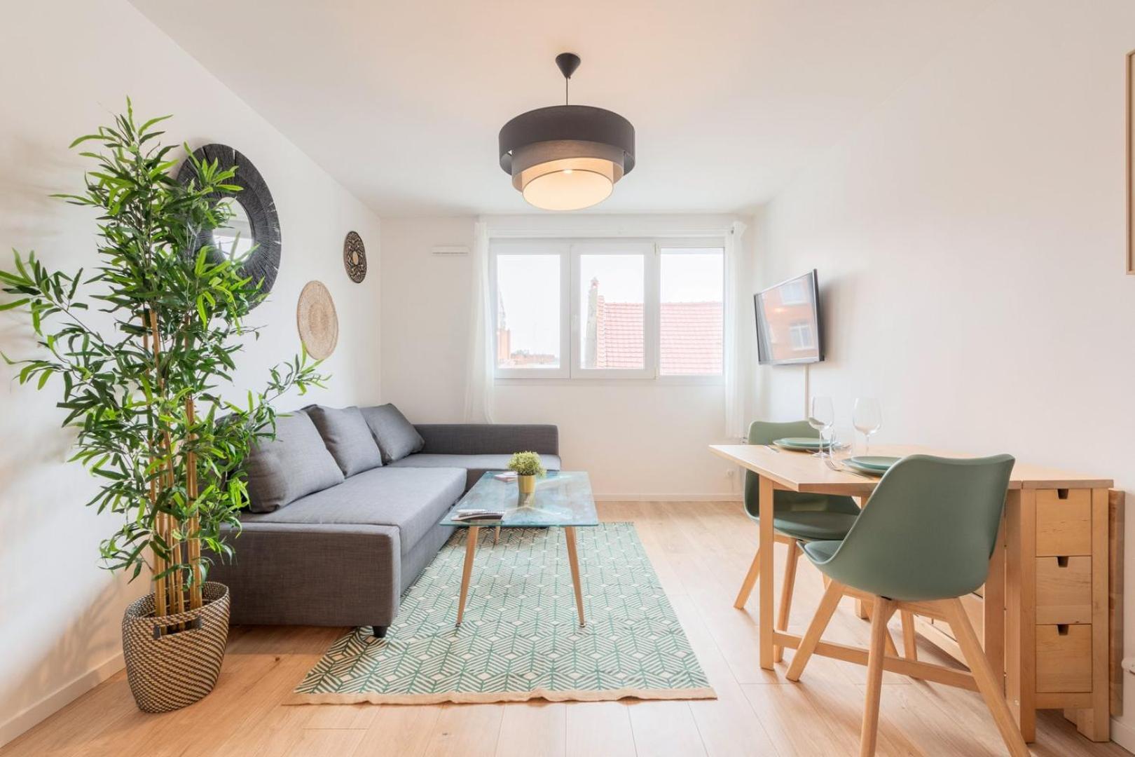 Lille, Fully-Equipped Apartment With Parking Space Buitenkant foto